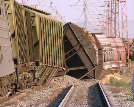В Донецкой области взорвали железную дорогу, грузовой поезд РЖД сошёл с рельс