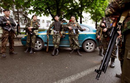 Ополченцы взяли под контроль часть Внутренних войск в Донецке