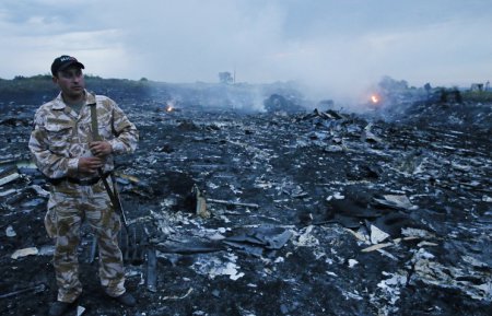 Минобороны РФ: место падения Boeing 777 попадает в зону поражения украинских батарей