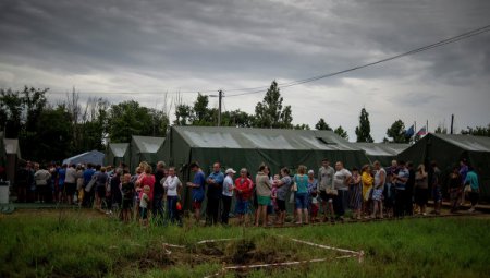 Каратели киевской хунты бегут из Украины под видом беженцев