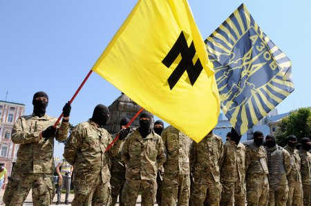 СМИ: Запад старается не замечать, что в силовой операции Киев использует националистов