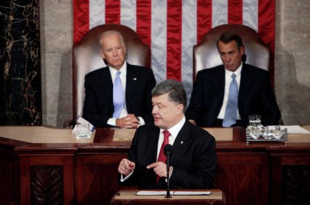 Порошенко призывает Запад продолжать давление на Россию и не скупиться с помощью Украине