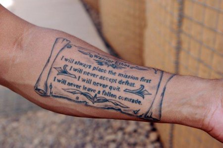 ​Военнослужащим США разрешили носить косички и делать татуировки