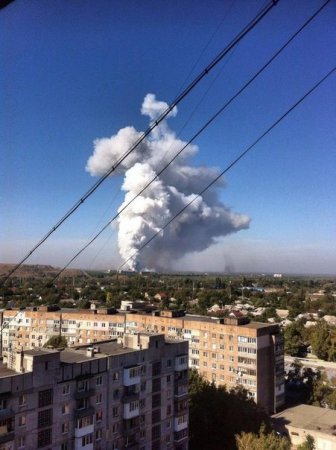 Мощные взрывы прогремели в Донецке (Видео)