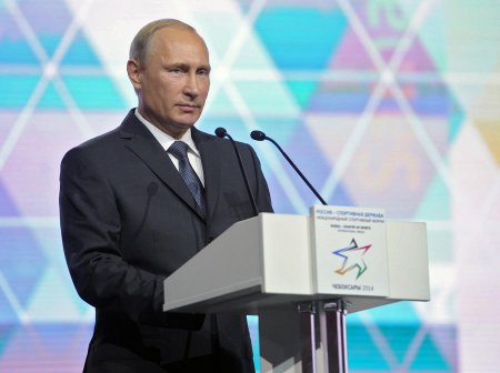 Владимир Путин поручил решить вопросы несоблюдения сроков ввода в строй спортивных объектов