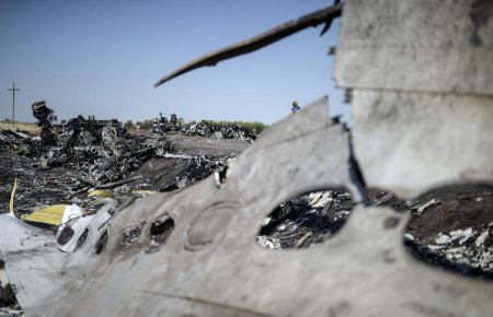 Голландские следователи не исключают обстрела Boeing другим самолётом в небе над Украиной