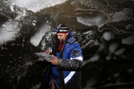 Ученые впервые спустились на дно загадочной гигантской воронки на Ямале (+фотоотчет)