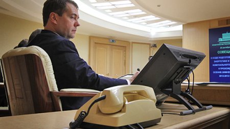 Яценюк обсудил с Медведевым финансовое сотрудничество Украины и Росии