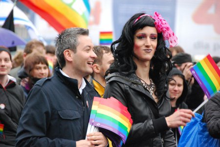 В Финляндии гомосексуалистам разрешили вступать в брак и усыновлять детей