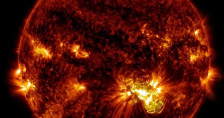 НАСА наблюдает огромное солнечное пятно в космосе больше Земли в 10 раз