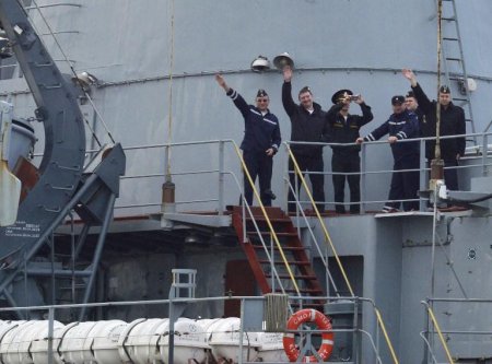 Российские моряки покинули Францию без Мистралей