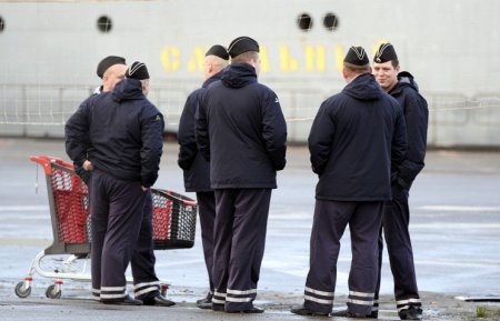Российские экипажи "Мистралей" вернулись в Кронштадт