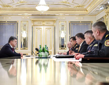 Украинские власти не могут определиться с путём решения военного конфликта в стране
