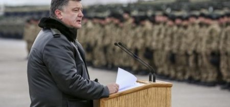 Порошенко наградил золотой звездой Героя Украины комбата вышедшей из Дебальцево бригады