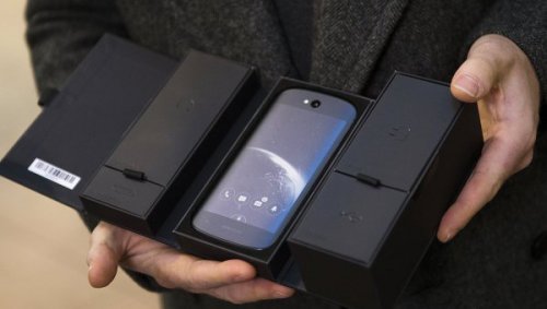 За месяц в России продано 30 тысяч YotaPhone 2
