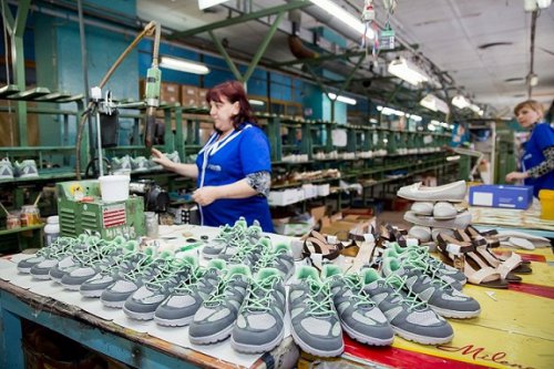 «Обувь России» запустила производство кроссовок на фабрике в Новосибирске