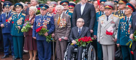 В Харькове Кернес возложил цветы к Мемориальному комплексу Славы