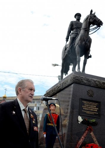 В Волгограде открыли памятник маршалу Константину Константиновичу Рокоссовскому