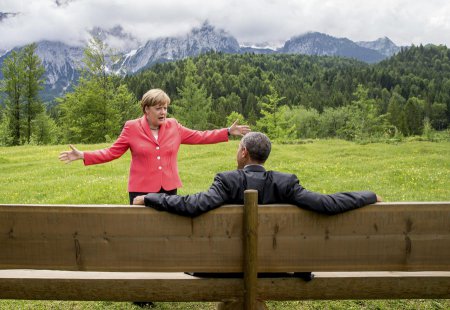 Фото Ангела Меркель и Барак Обама на лавочке