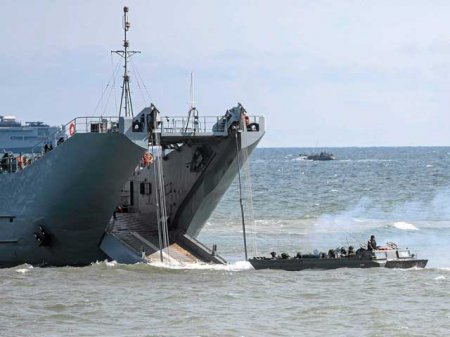 На учениях BALTOPS-2015 затонул польский транспортер-амфибия