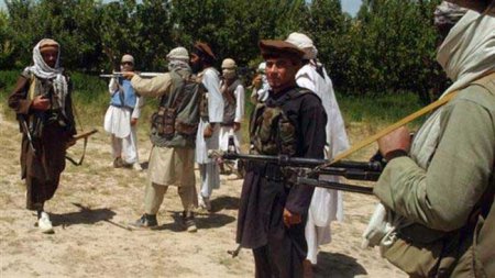 Талибы организовали серию скоординированных атак в афганских провинциях Гильменд и Кунар