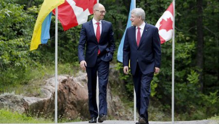 Яценюк заявил, что безопасность Канады напрямую зависит от Украины