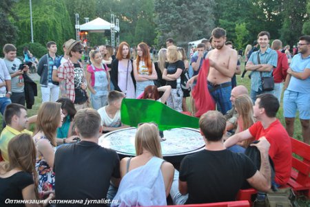 В Киеве прошел первый фестиваль практического секса с групповым испытанием поз Камасутры (фото,видео)