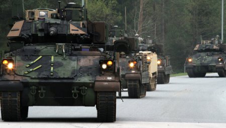 Тяжелое вооружение из США будет размещено в Латвии осенью