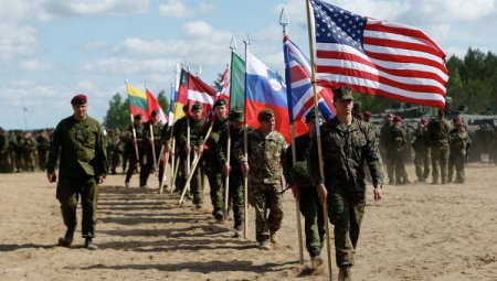 Хорст Тельчик: НАТО ведет "пожароопасную" политику в отношении России