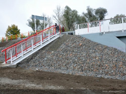 В Алтайском крае ввели в эксплуатацию новый мост через реку Чемровку