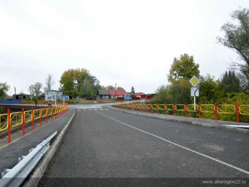 В Алтайском крае ввели в эксплуатацию новый мост через реку Чемровку