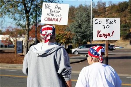 Жители Орегона протестуют против визита в город Барака Обамы