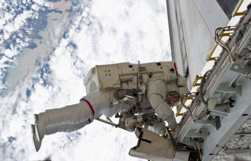 ЦНИИ робототехники разработал систему, которая поможет космонавтам работать за бортом МКС