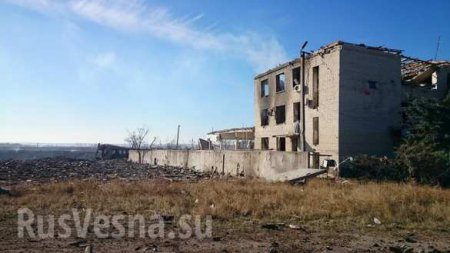 Сватово: пьяные украинские террористы, взрывы и разрушенные дома (ФОТО)
