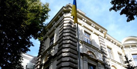 Рига: эвакуированы сотрудники украинского посольства, – СМИ