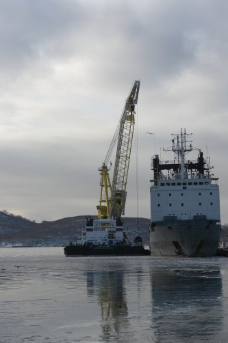Новый плавучий кран ВМФ на Камчатке