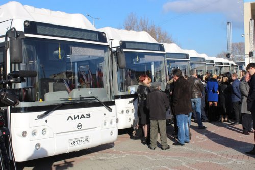 Первая партия газовых автобусов передана Симферополю