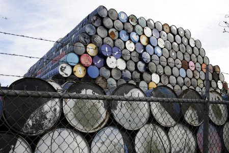 СМИ: Разжигая войну цен на нефть, Саудовская Аравия подрывает свою экономику