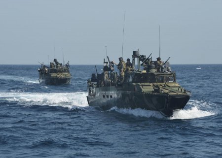 Корабли ВМС США были задержаны в водах Ирана