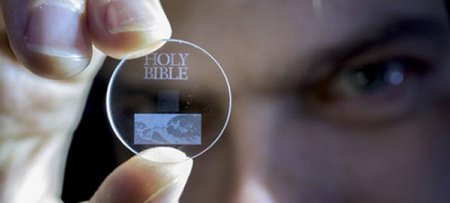 Ученые записали Библию на «вечный» компакт-диск