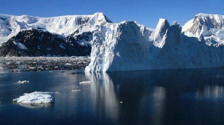 Ученые: Подо льдами Антарктиды могут находиться железные метеориты