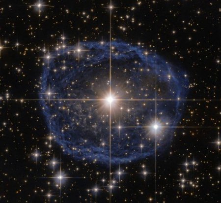 Телескоп Hubble заснял редкую звезду WR 31a класса Вольфа-Райе