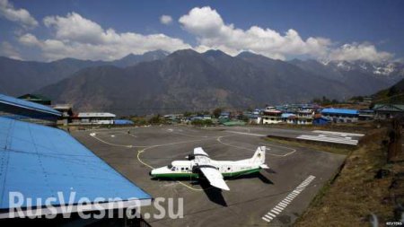 Пропавший в Непале самолет разбился
