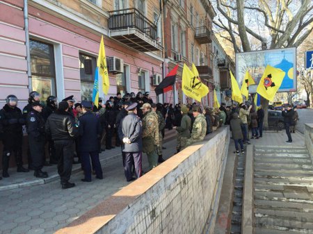 В Одессе пикетировали отделения «Сбербанка»