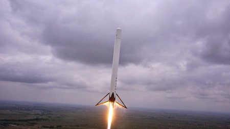 С пятой попытки SpaceX наконец запустила ракету Falcon 9