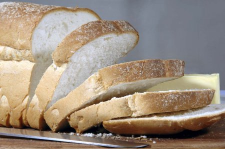 Ученые: Белый хлеб и кукурузные хлопья повышают риск заболеть раком легких