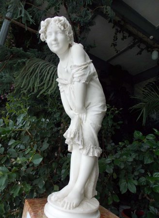 "Живая" девочка воронцовского дворца и другие скульптуры из мрамора