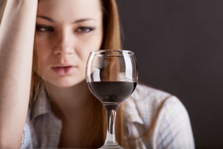 Ученые: Злоупотребление алкоголем может вызвать рак груди