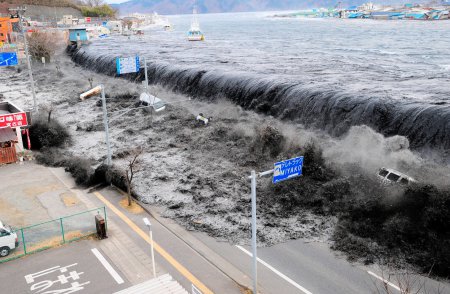 Ученые при помощи виртуальной реальности научат японцев правильному поведению во время цунами