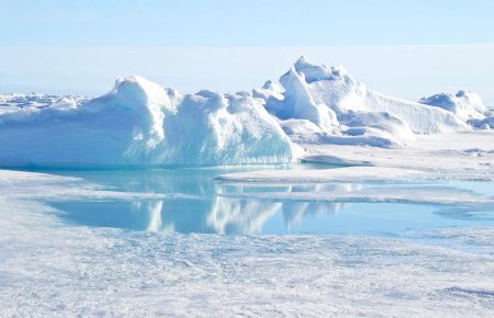 Ученые: В смещении Северного полюса на восток виновны люди